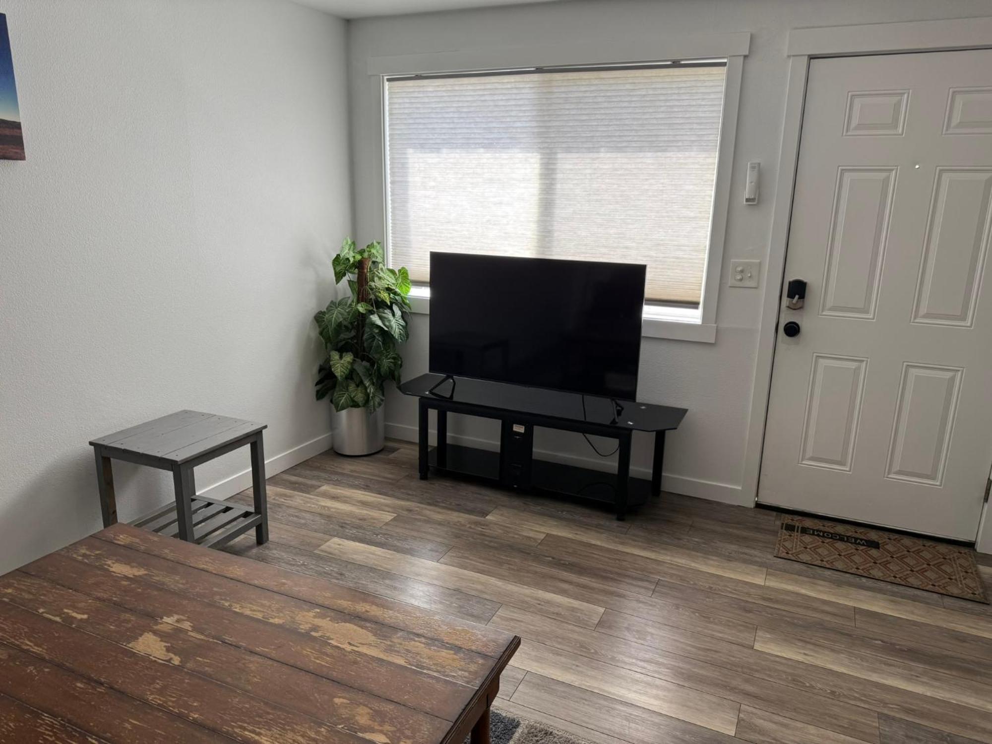 Valley Escape In Quiet Area Neighborhood Apartment Spokane Valley